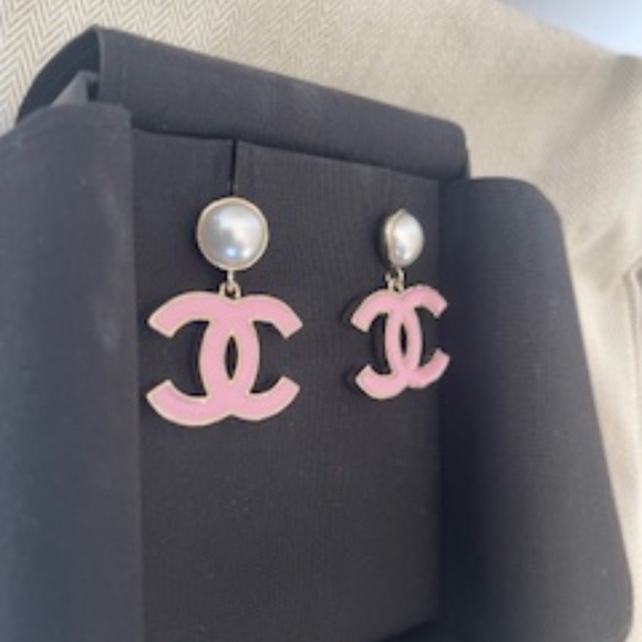❌SOLD!❌ NIB- CHANEL  Earrings from  2025 Collection - Picture 1 of 9